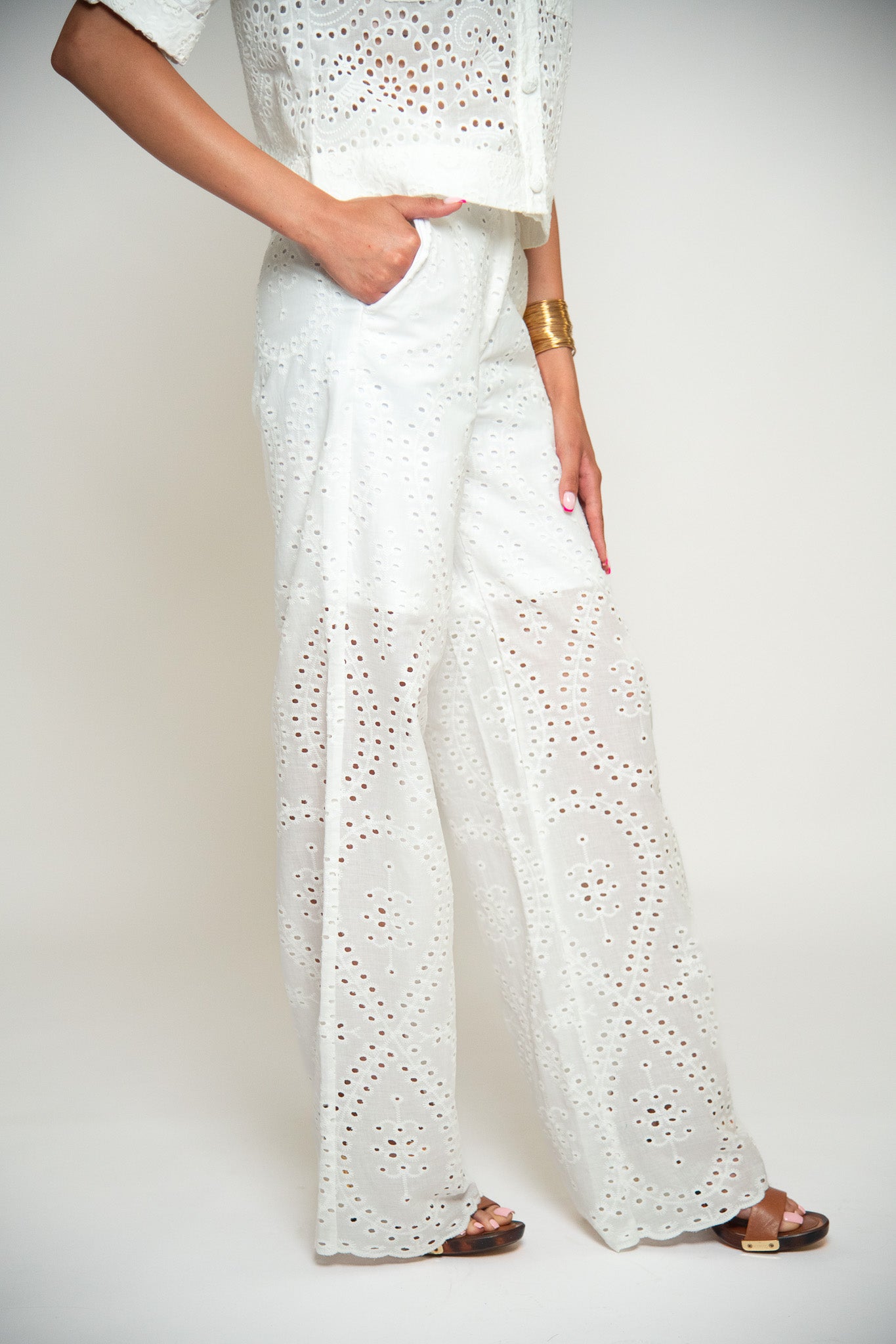 PANTALON LARGE EN BRODERIE ANGLAISE